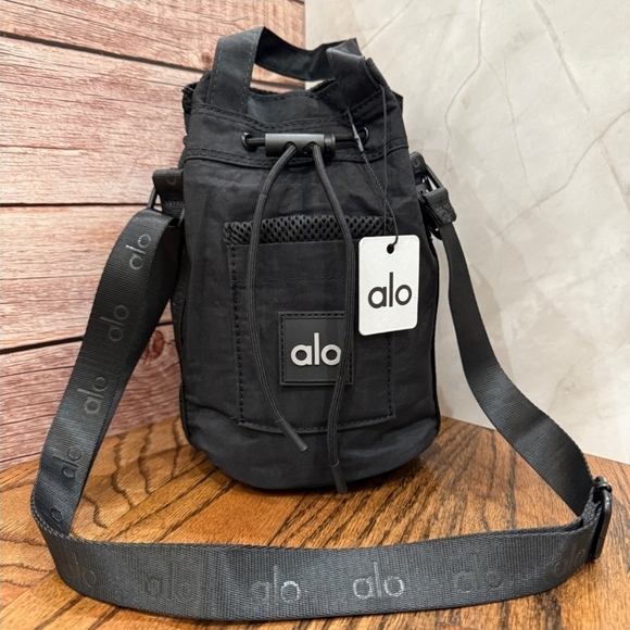 ALO Yoga Crossbody Black Bucket Bag | NWT - Picture 1 of 12